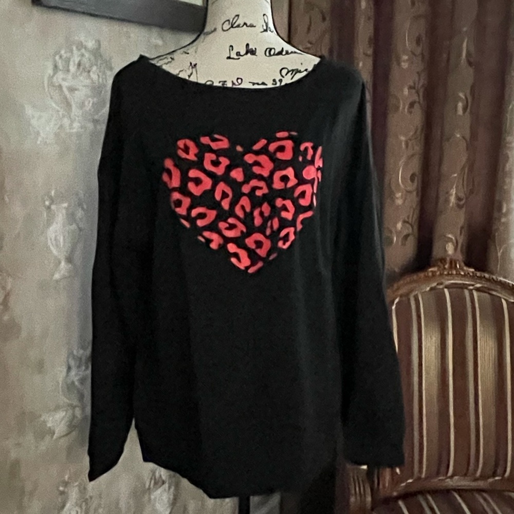NEW OPEN NECK  SLOUCHY GRAPHIC HEART PULLOVER NWT - Picture 2 of 3